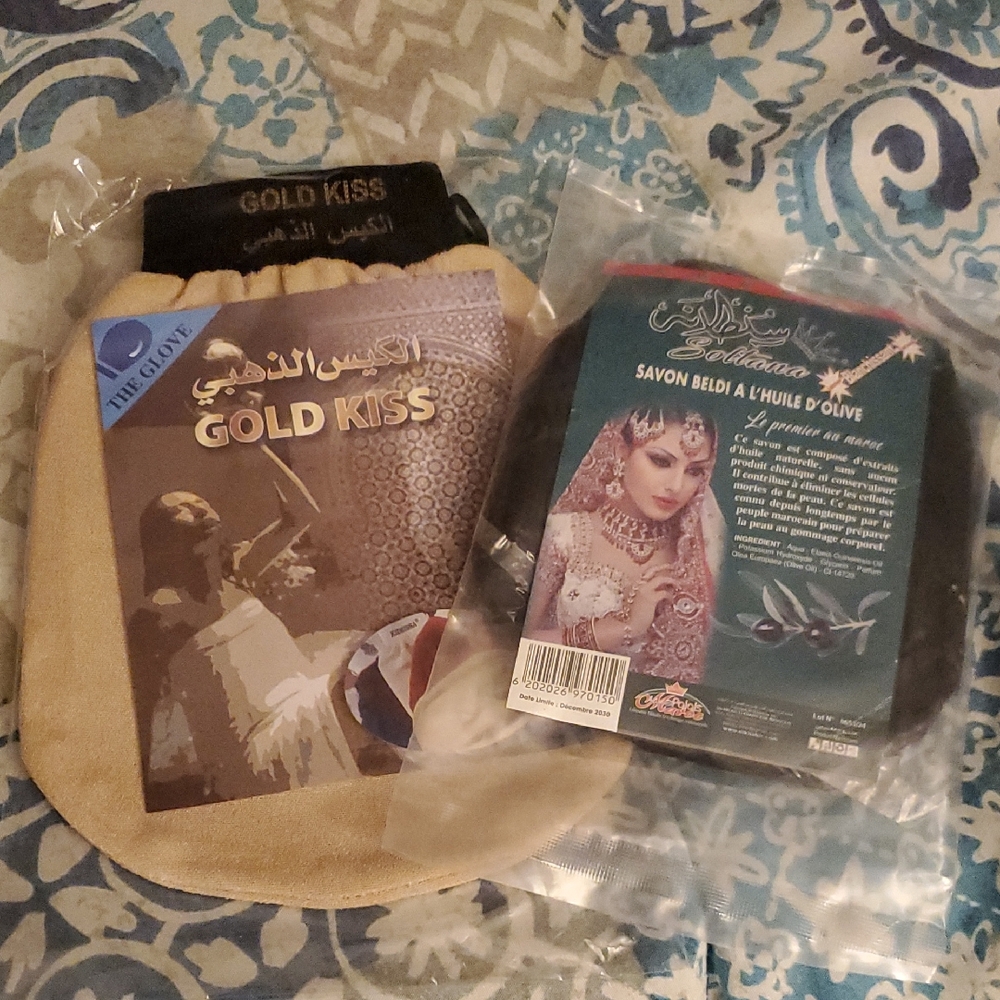 Gold Kiss Exfoliating Glove Set With Extract Olive Soap Anyone Can Use This